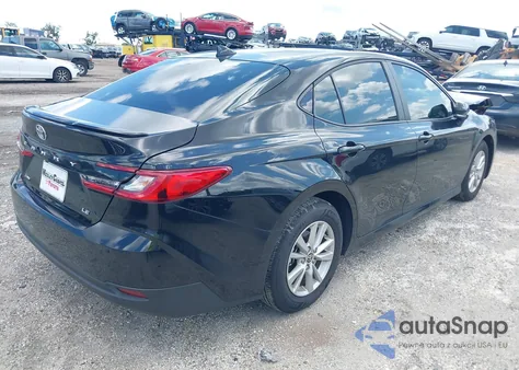 2025 Toyota Camry Le z USA, uszkodzony, nr VIN 4T1DAACK6SU103917